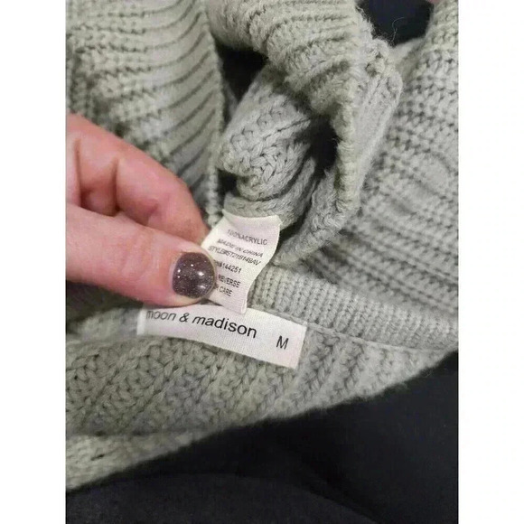 Moon & Madison Anthropologie Oversized Cropped V-Neck Sweater Sage Green Medium - Picture 6 of 6